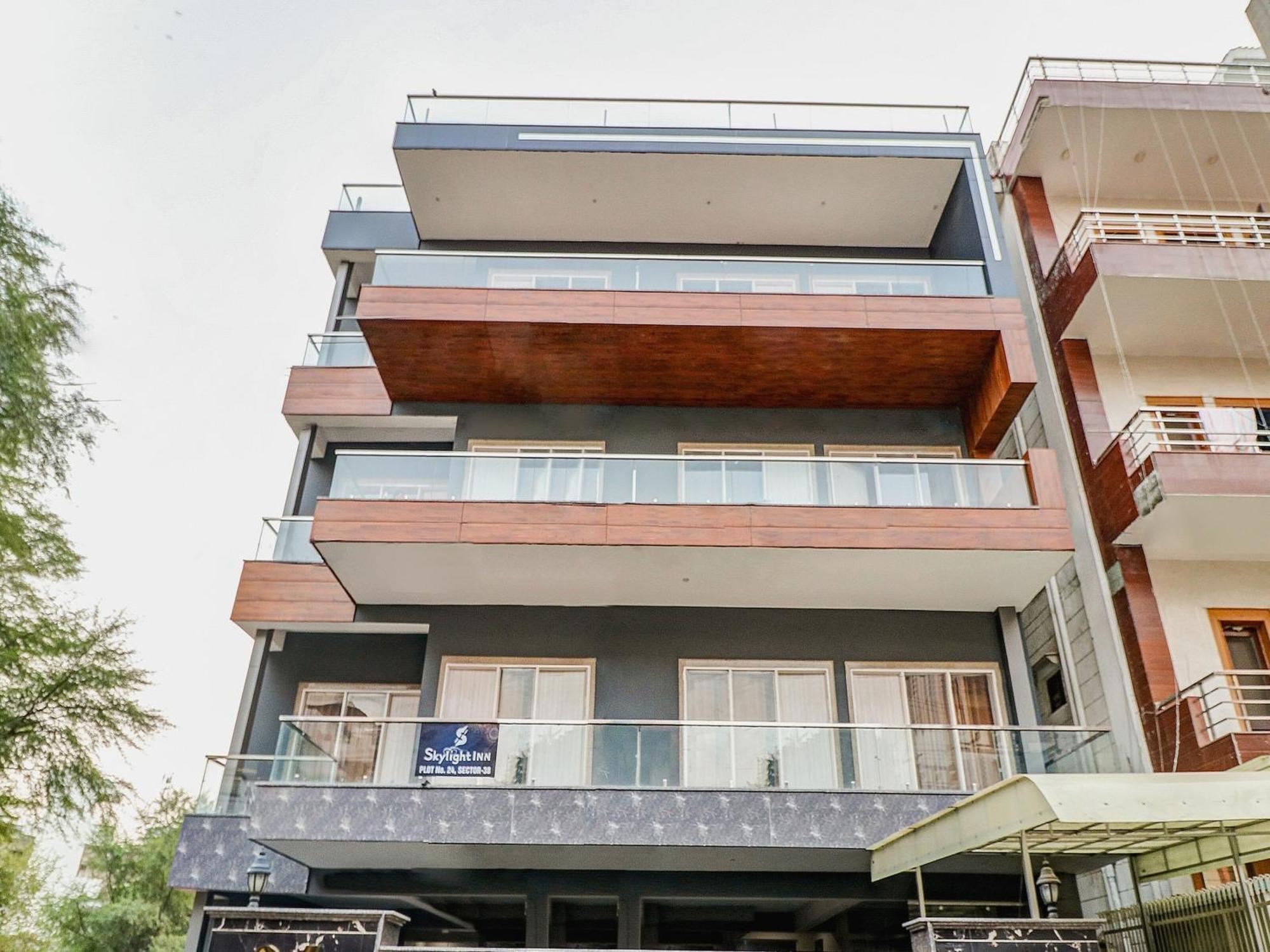 Townhouse Skylight Near Medanta Hospital Ξενοδοχείο Γκουργκάον Εξωτερικό φωτογραφία