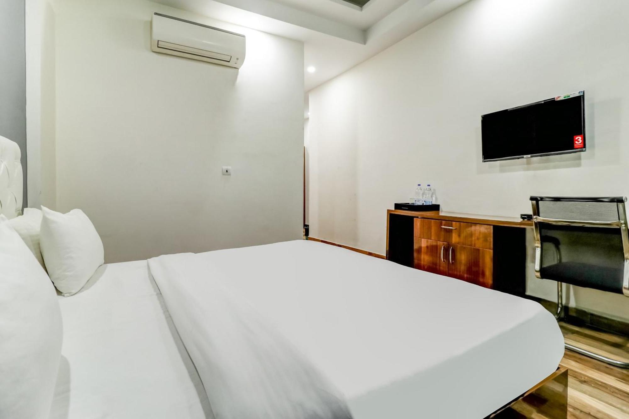 Townhouse Skylight Near Medanta Hospital Ξενοδοχείο Γκουργκάον Εξωτερικό φωτογραφία