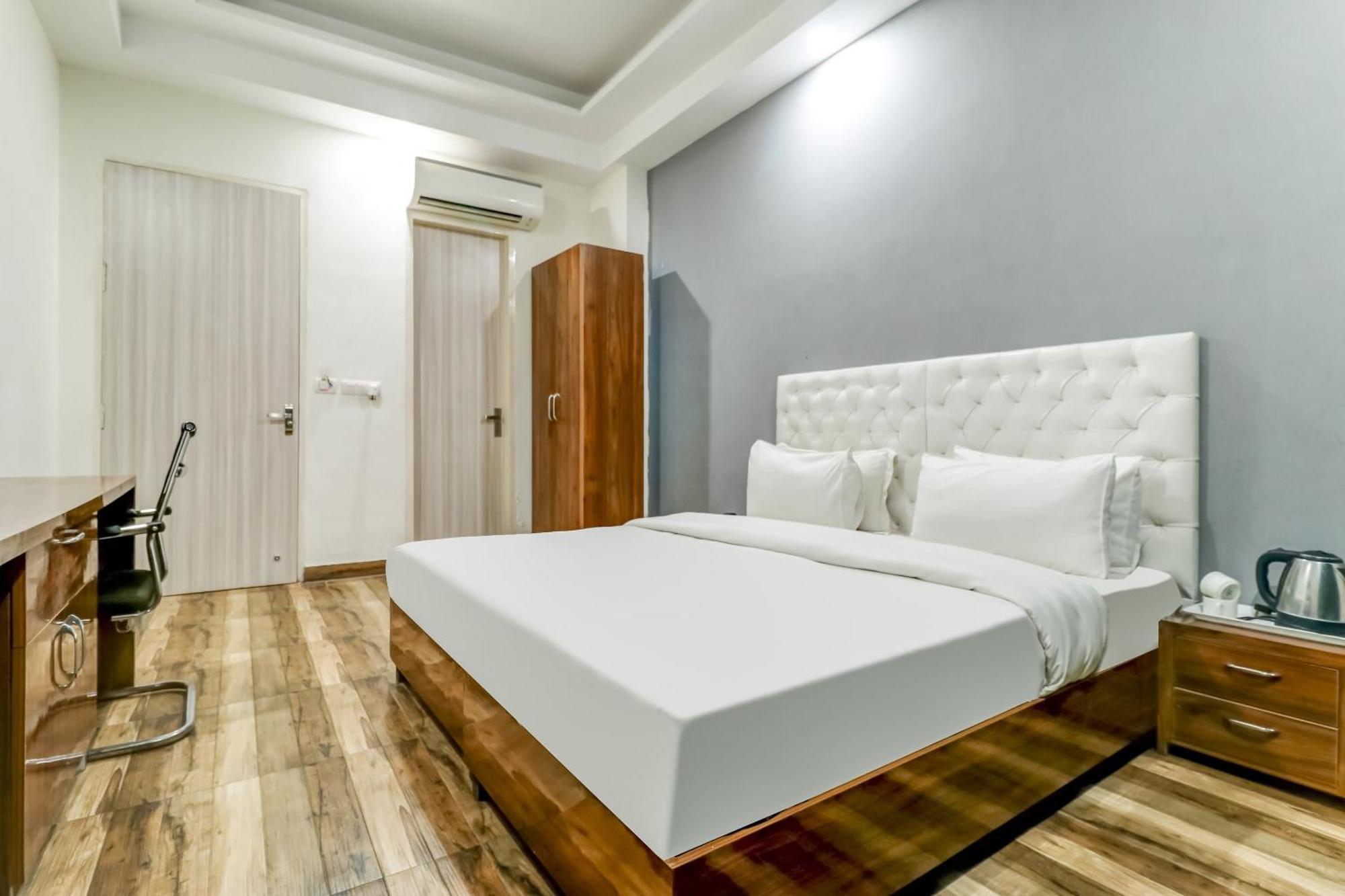 Townhouse Skylight Near Medanta Hospital Ξενοδοχείο Γκουργκάον Εξωτερικό φωτογραφία