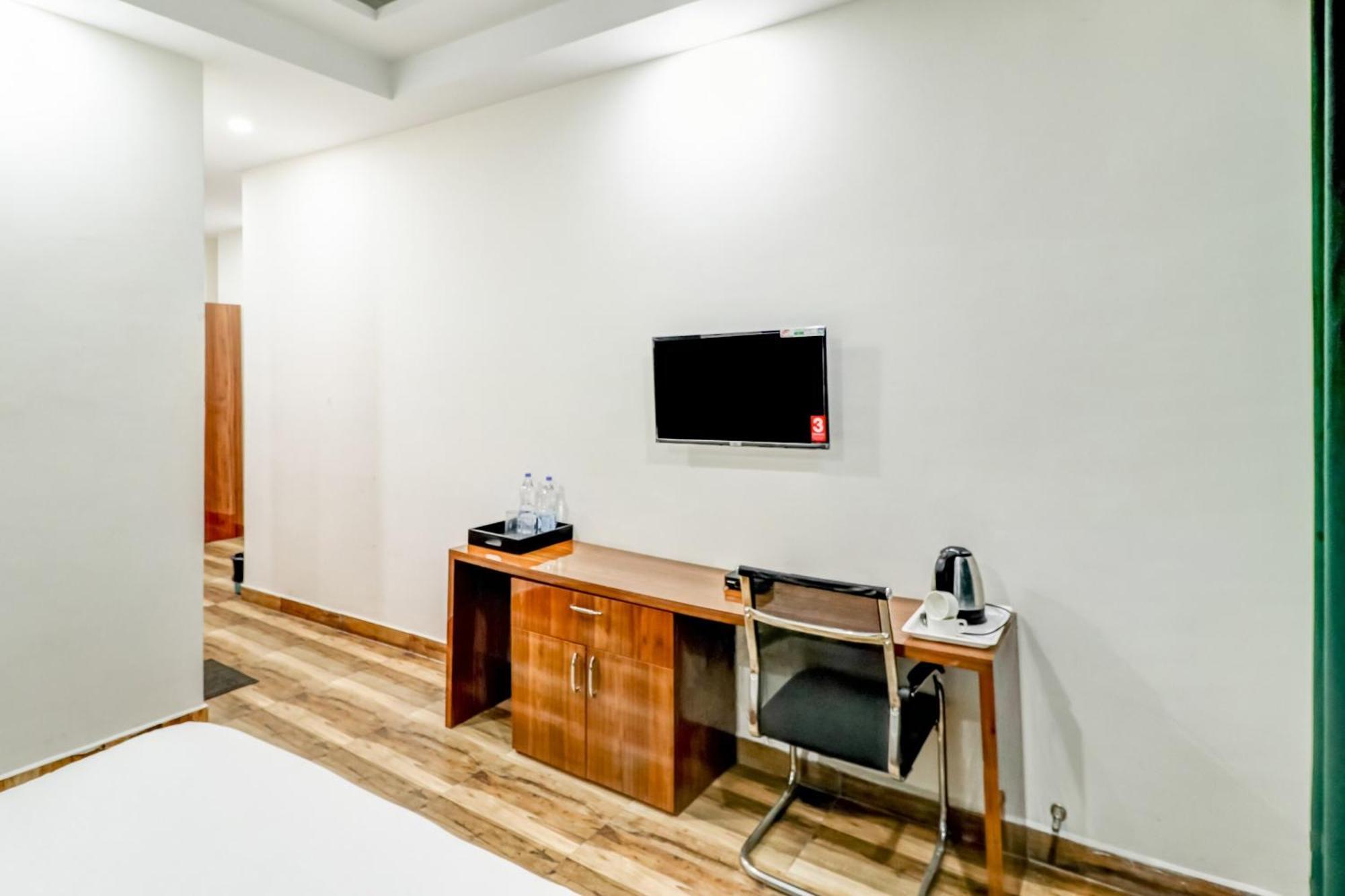 Townhouse Skylight Near Medanta Hospital Ξενοδοχείο Γκουργκάον Εξωτερικό φωτογραφία