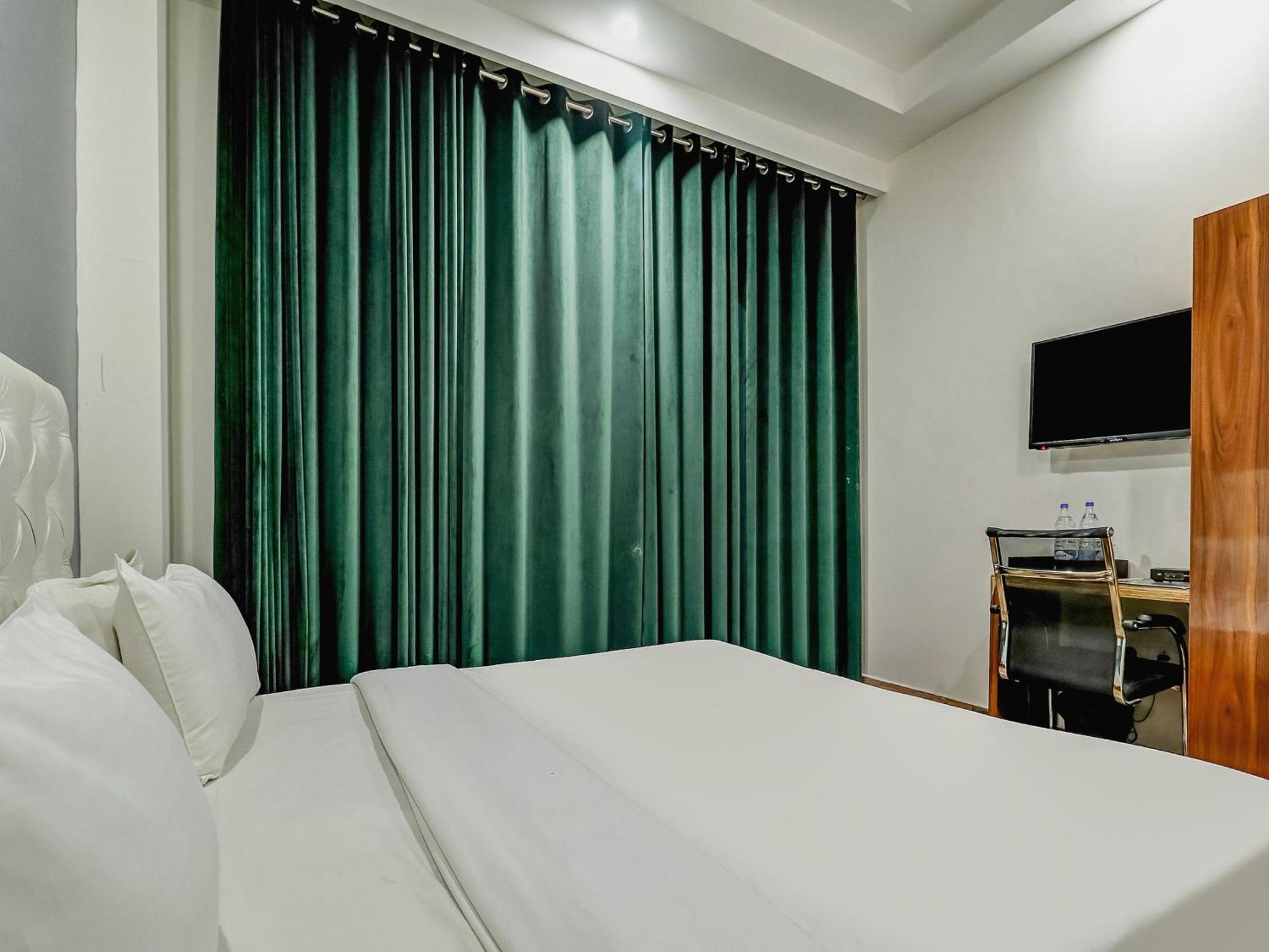 Townhouse Skylight Near Medanta Hospital Ξενοδοχείο Γκουργκάον Εξωτερικό φωτογραφία