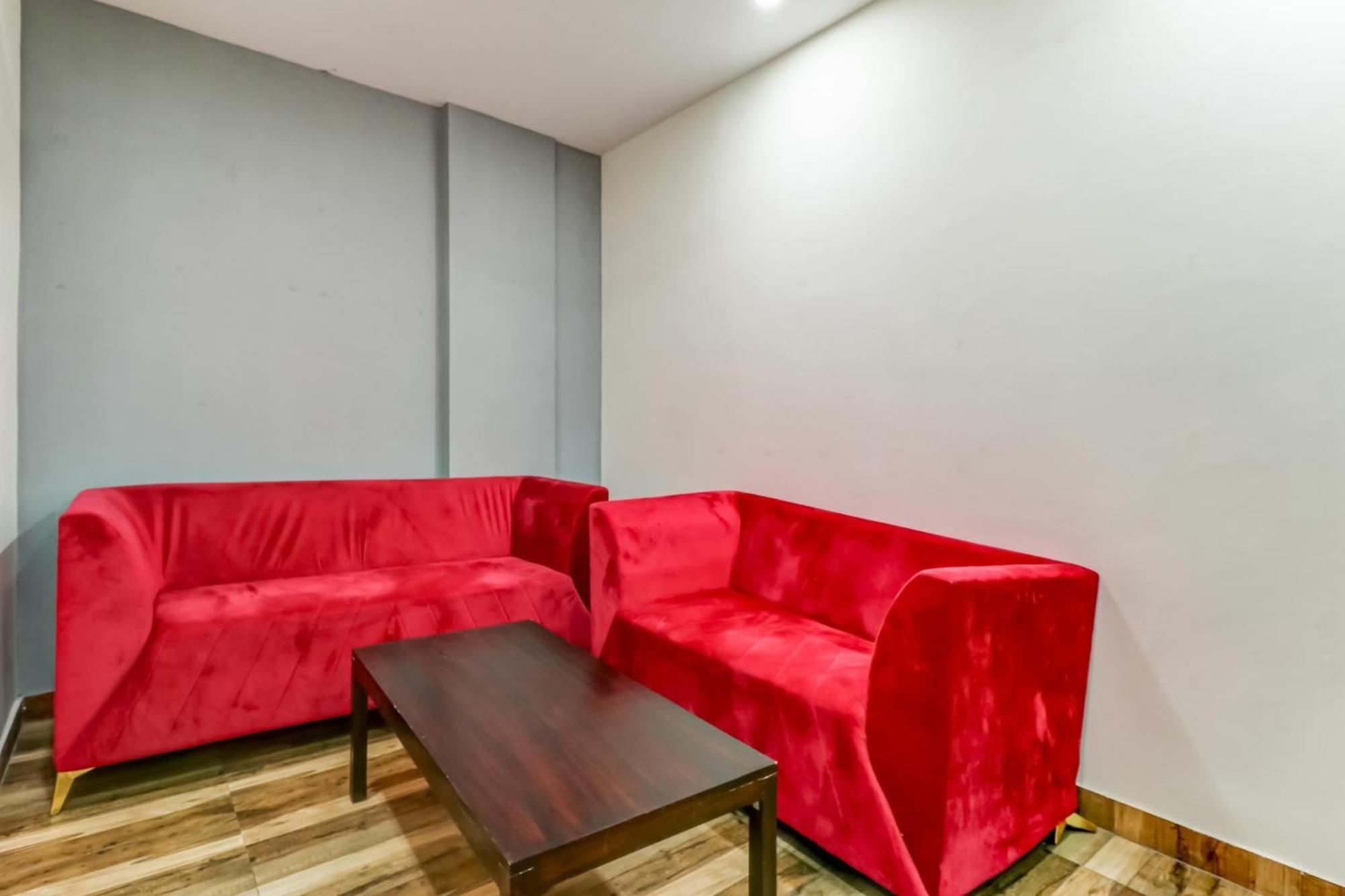 Townhouse Skylight Near Medanta Hospital Ξενοδοχείο Γκουργκάον Εξωτερικό φωτογραφία