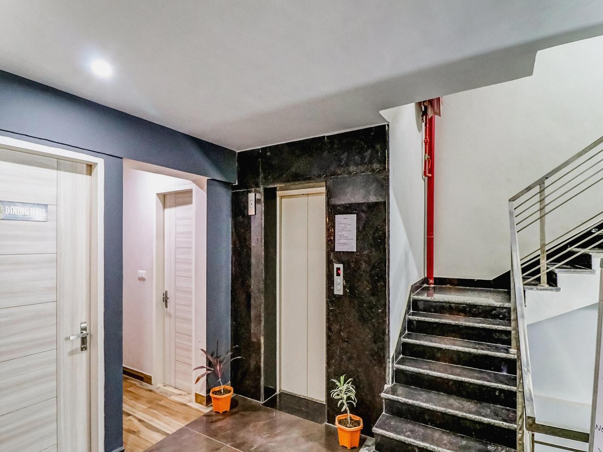 Townhouse Skylight Near Medanta Hospital Ξενοδοχείο Γκουργκάον Εξωτερικό φωτογραφία